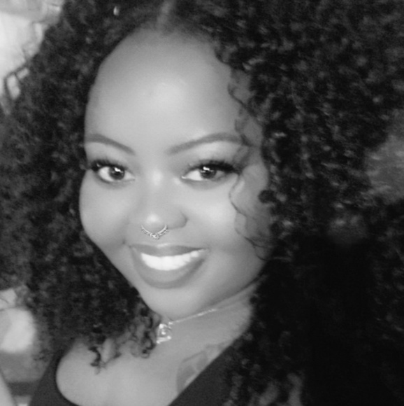 Meet your Posher, April - Picture 2 of 2